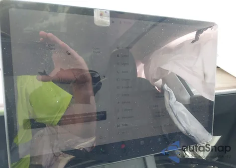 2025 Tesla Model Y Long Range Dual Motor All-Wheel Drive z USA, uszkodzony, nr VIN 7SAYGDED4SF257882